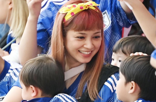 「い、い、いらしてたのですか💦」平愛梨が子供たちと一緒にコスタリカ戦を現地観戦⚽