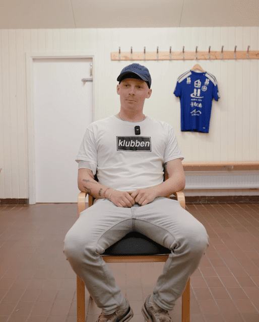 同僚選手たちが丸刈りに、抗がん剤治療を受けるキャプテンのため 世界中から感嘆の声