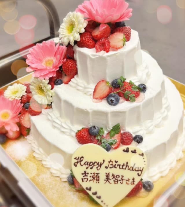 吉瀬美智子が大きなバースデーケーキを披露「ありがとうございました」