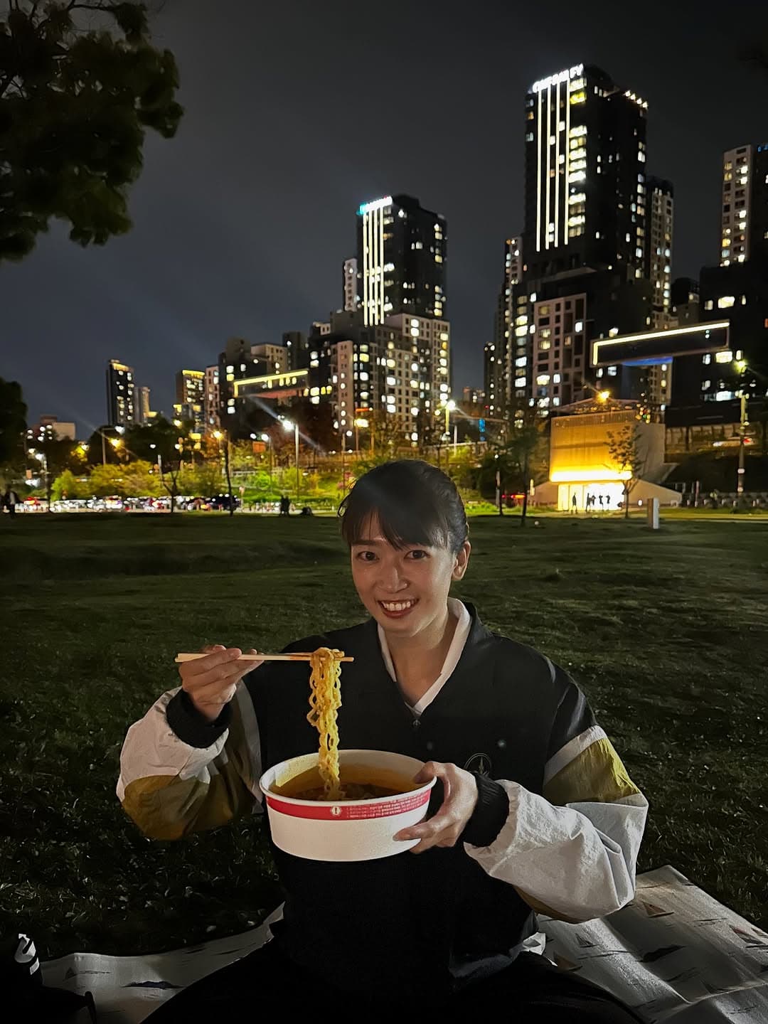 眞嶋優、初めての漢江ラーメンは「激辛でした笑」旅行先のオフショットも公開！
