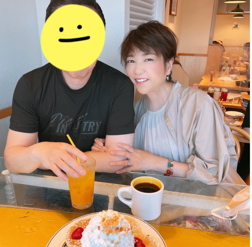 「ラブラブすぎる💕」堀ちえみさんの夫婦ショット公開⭐️