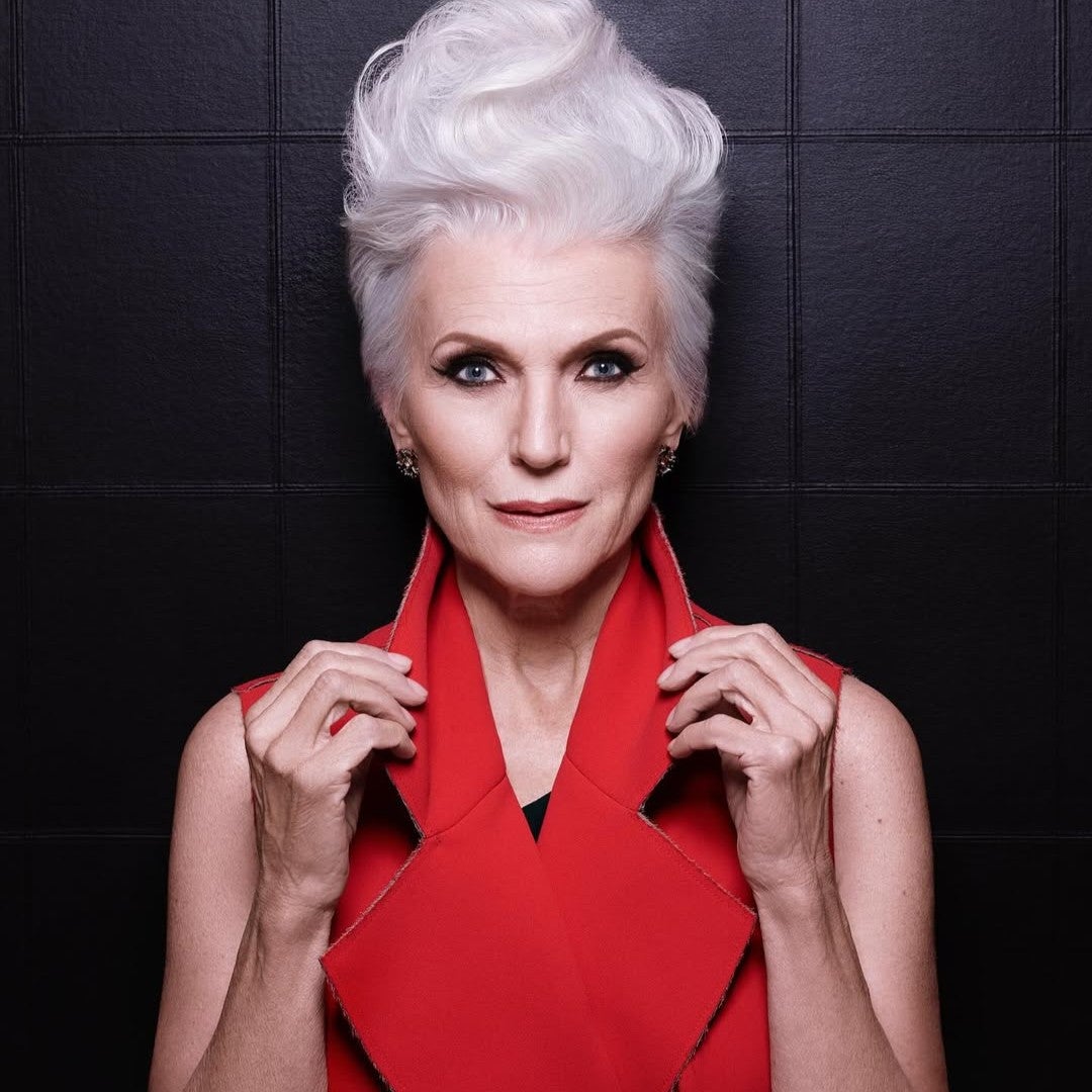 「ヴォーグ」の表紙を飾る77歳の美魔女モデルが息をのむカリスマショットを公開