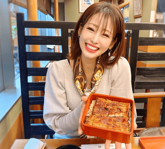 「行ってきたにょ！」美女アウトドアモデル、好きすぎウナギにご満悦！グルメムービーにファン歓喜「相変わらず綺麗すぎ」