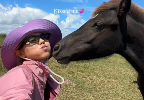 「ラブリーホース」美女陸上選手、癒しのワールド展開！馬との仲睦まじい