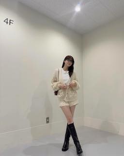 「ヤバいぐらい脚長…」人気モデルの私服コーデに驚愕の声殺到 スタイル抜群ショット披露