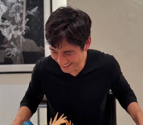 「スイーツいっぱい集めてニコニコしてる…」西島秀俊の“今日のスイーツ”オフショットに癒されるファン続出！？