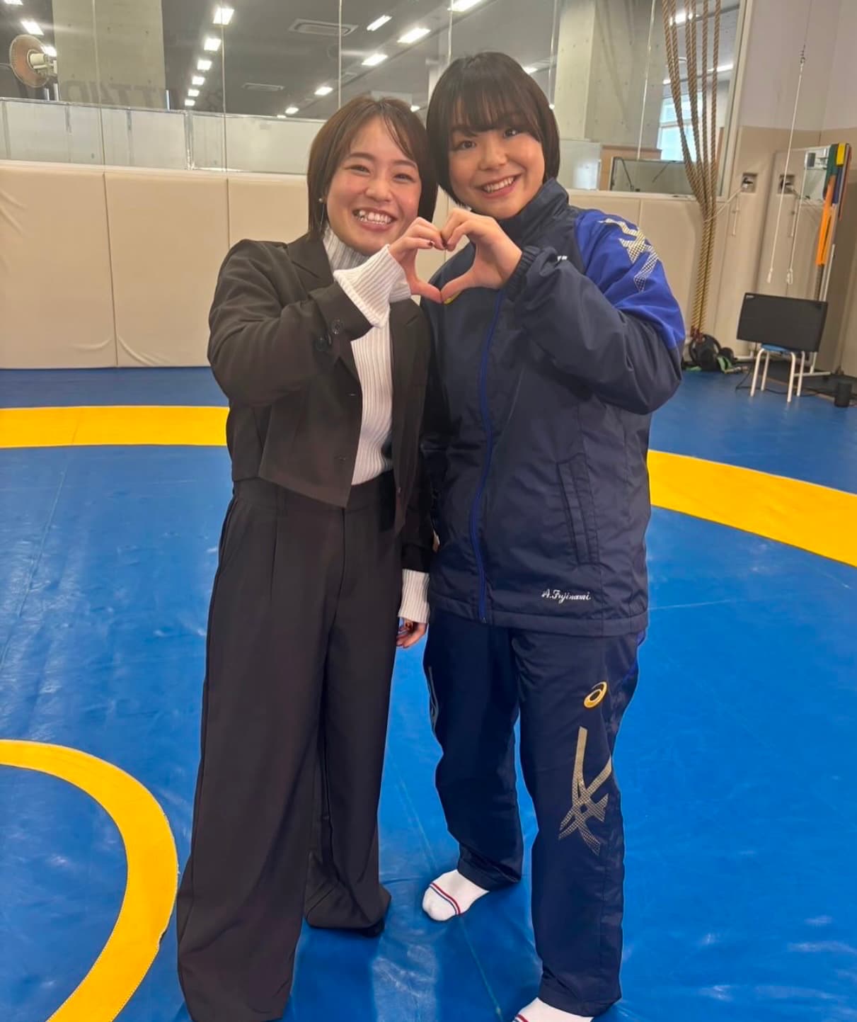 登坂絵莉＆藤波朱理2Sを公開！お決まりのポーズは