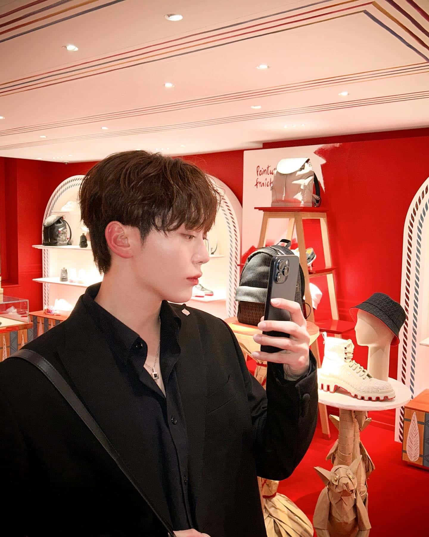 SEVENTEEN・スングァンがルブタンのショーに