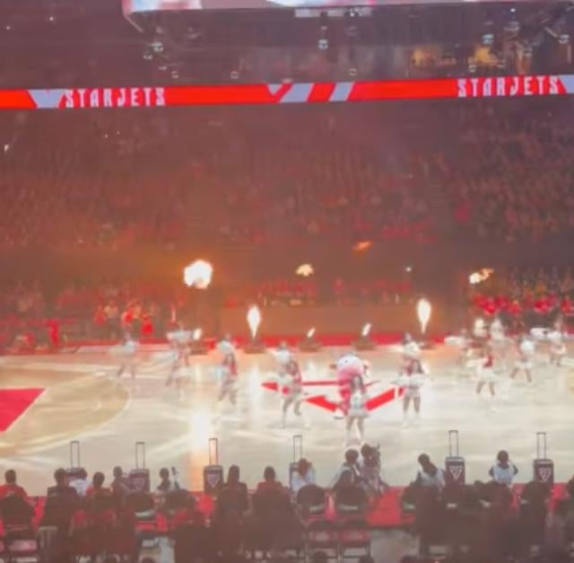 「バスケ観戦も満喫」卓球・平野早矢香、LaLa arena TOKYO-BAYでの試合を楽しむ