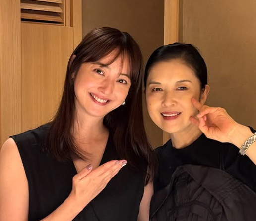 佐々木希、秋田の大先輩・藤あや子との心あたたまる“美人2ショット”を投稿