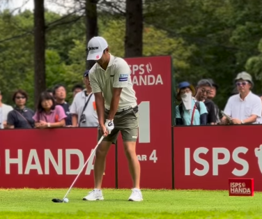 ISPS HANDA男子ゴルフ最終日！北海道ブルックスで第1組が放った渾身のティショット