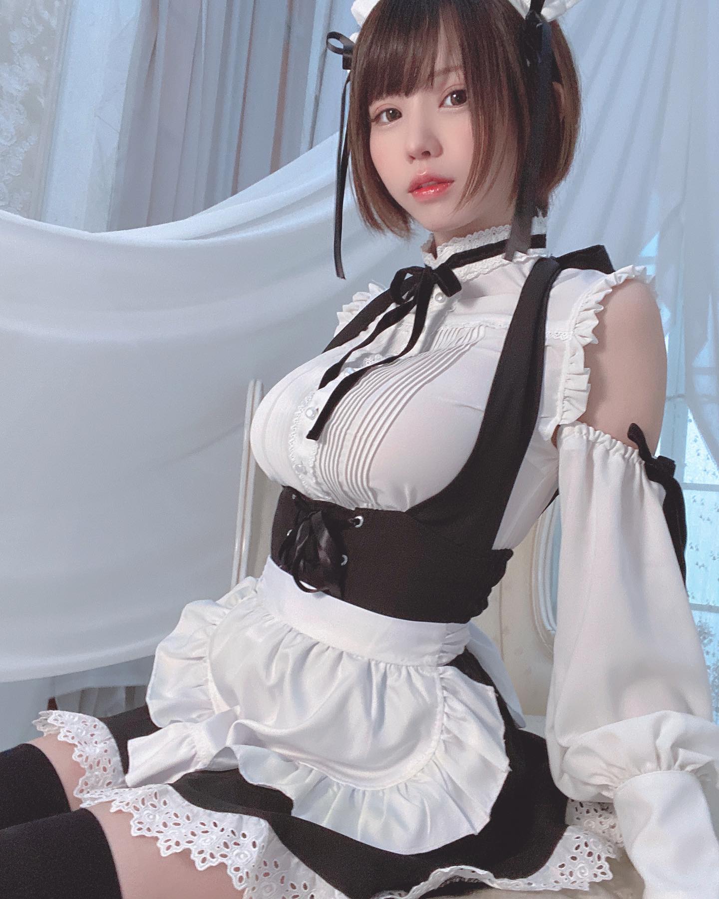 セクシーなコスプレ!?えなこの最新‟メイドコス”にファン悶絶!!