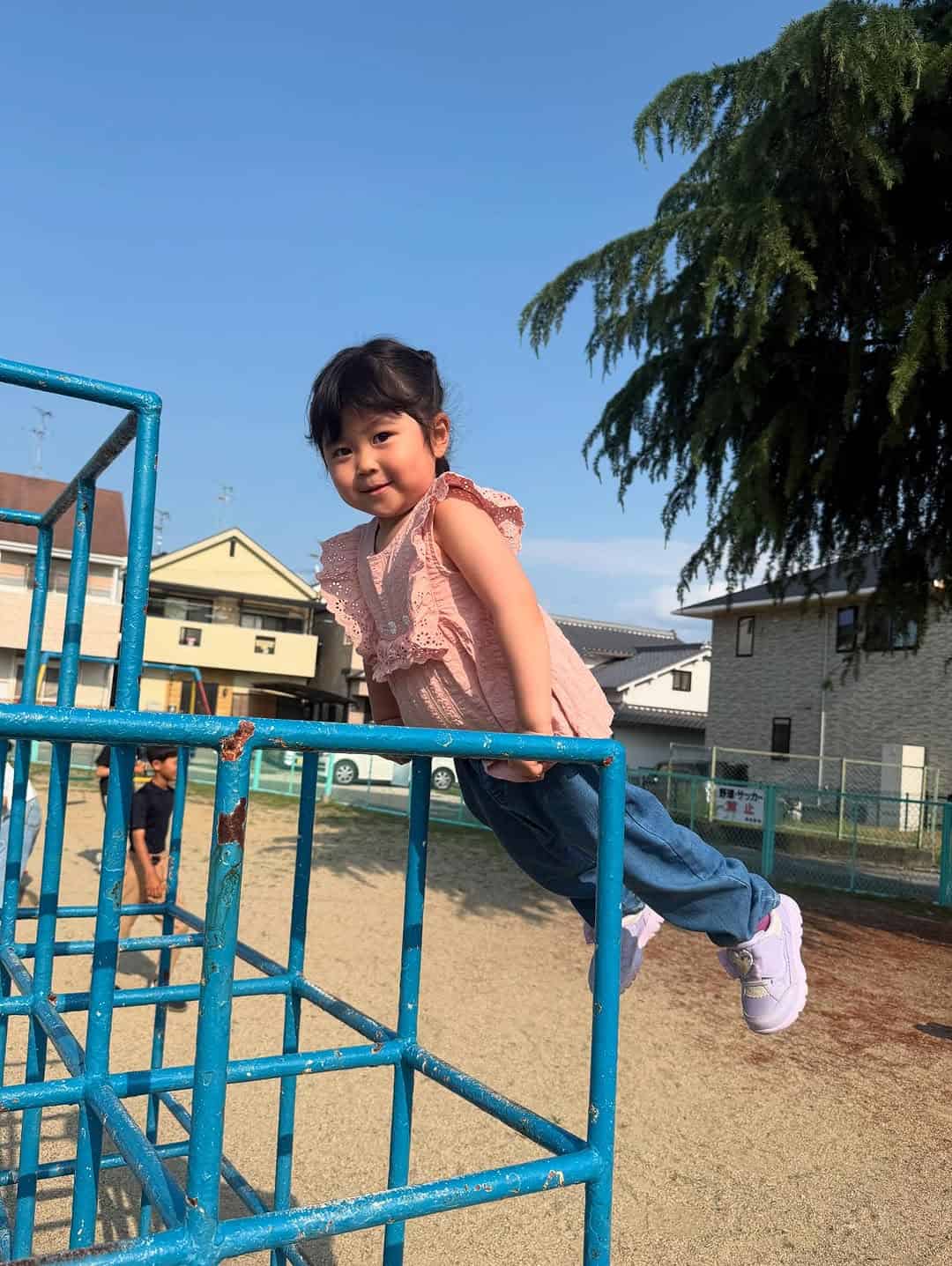 山田幸、子どもたちの成長ショットを公開　“初めて会ったお兄ちゃん・お姉ちゃんと遊ぶ姿に癒される”と反響