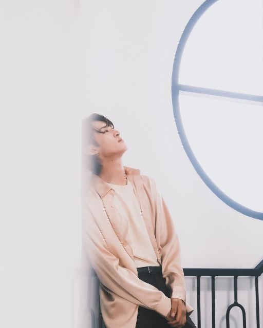 向井康二、タイでの最新ショットを公開「ビジュ良すぎる」