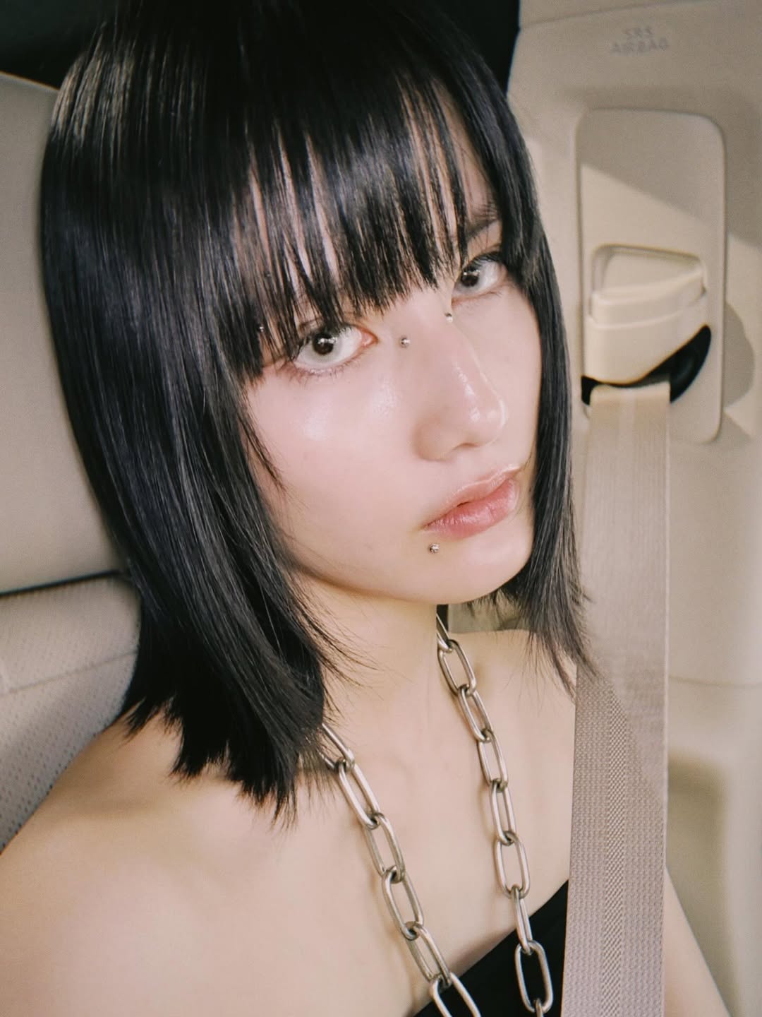 橋本愛が大人気女性ラッパーのライブに大興奮！？ギャルメイクの鋭い目線でファンを魅了！