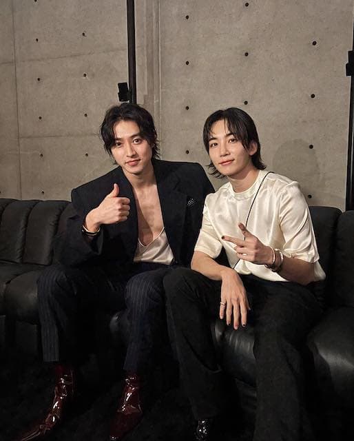山﨑賢人が韓国の人気アイドルとパリで再会！ツーショットを披露