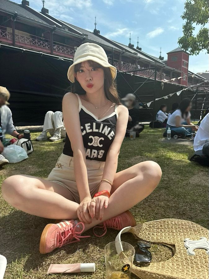 36歳小嶋陽菜がタンクトップ&ショーパン 真夏の露出コーデが話題