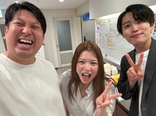 「同期の天才芸人！！！！！！！」レインボー・ジャンボたかおが同期芸人とスリーショット