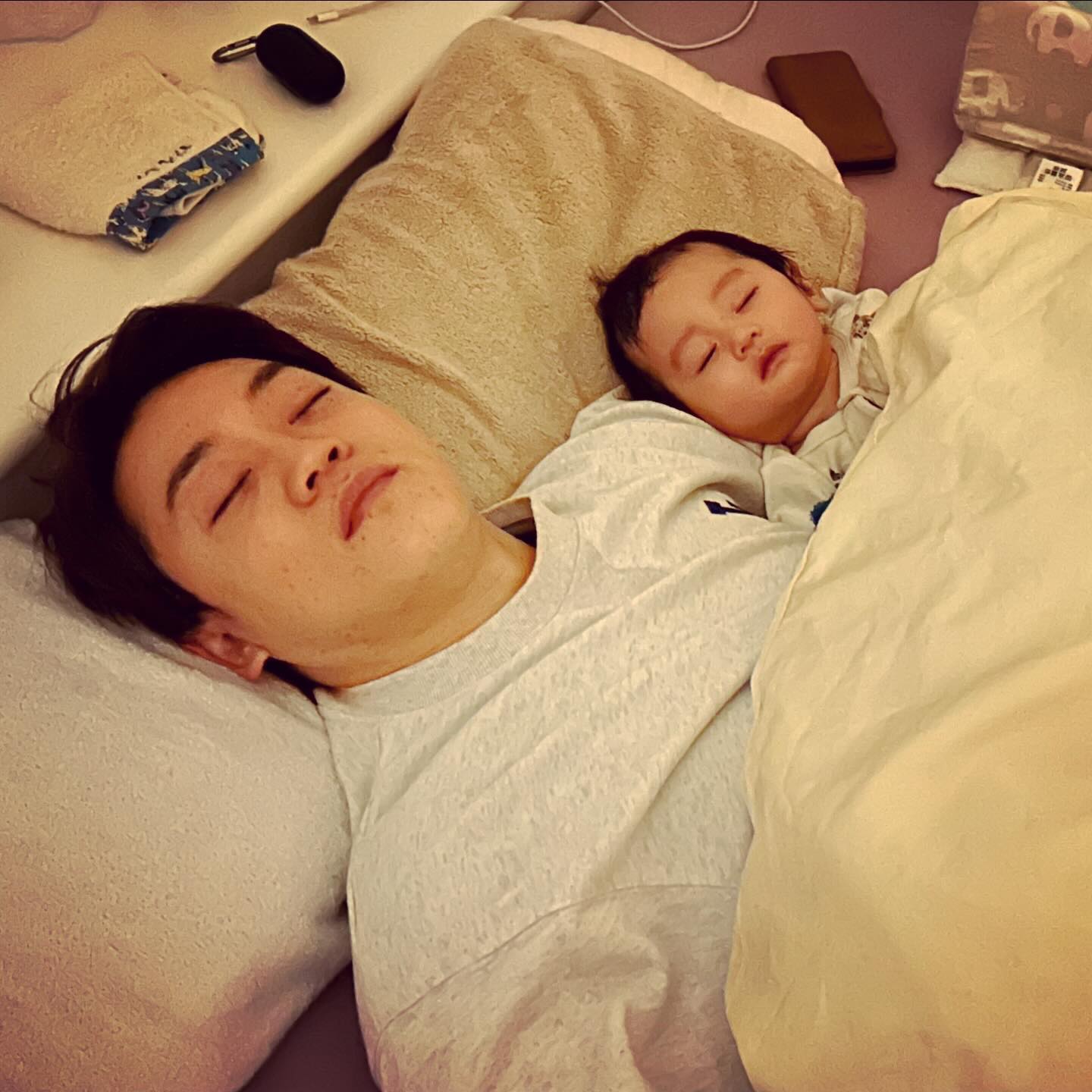 おばたのお兄さん 息子の寝かしつけのはずが！？そっくりショットにファンメロメロ❤️