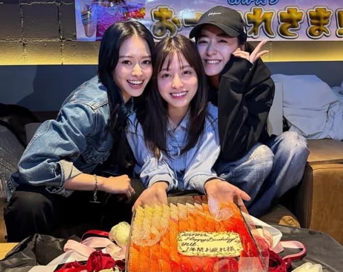 「この３人揃うのヤバくない⁉」山本舞香が公開した豪華３ショットが話題