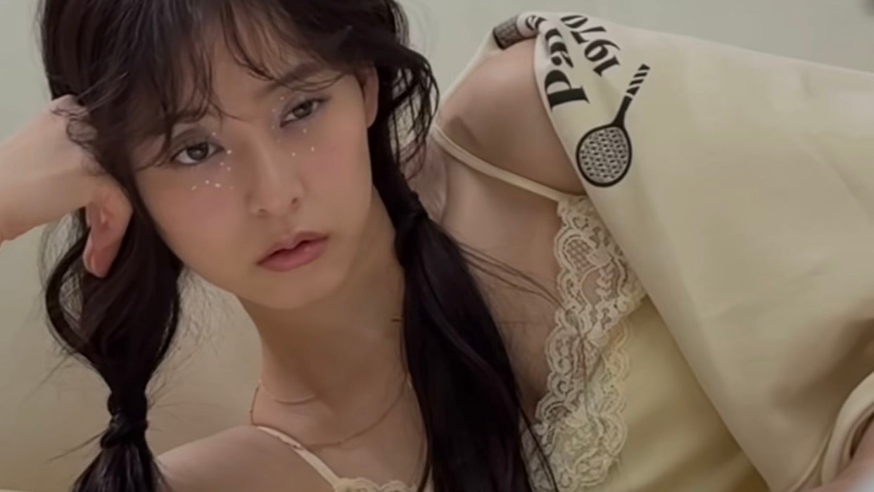 「うっ、、ズッキューン！やられた…」新木優子、美しいウエスト見せ＆白のレースキャミソール姿にファン釘付け！