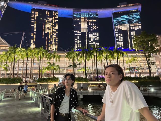 神宮寺勇太、平野紫耀とシンガポール満喫ショット公開も心配の声「紫耀くん確かカニアレルギーなはず🙄」