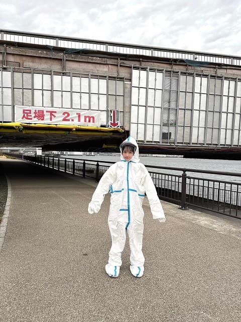 STU48メンバーがインフラメンテナンス企業に密着！レアな防護服姿に「なんか宇宙人みたい笑」