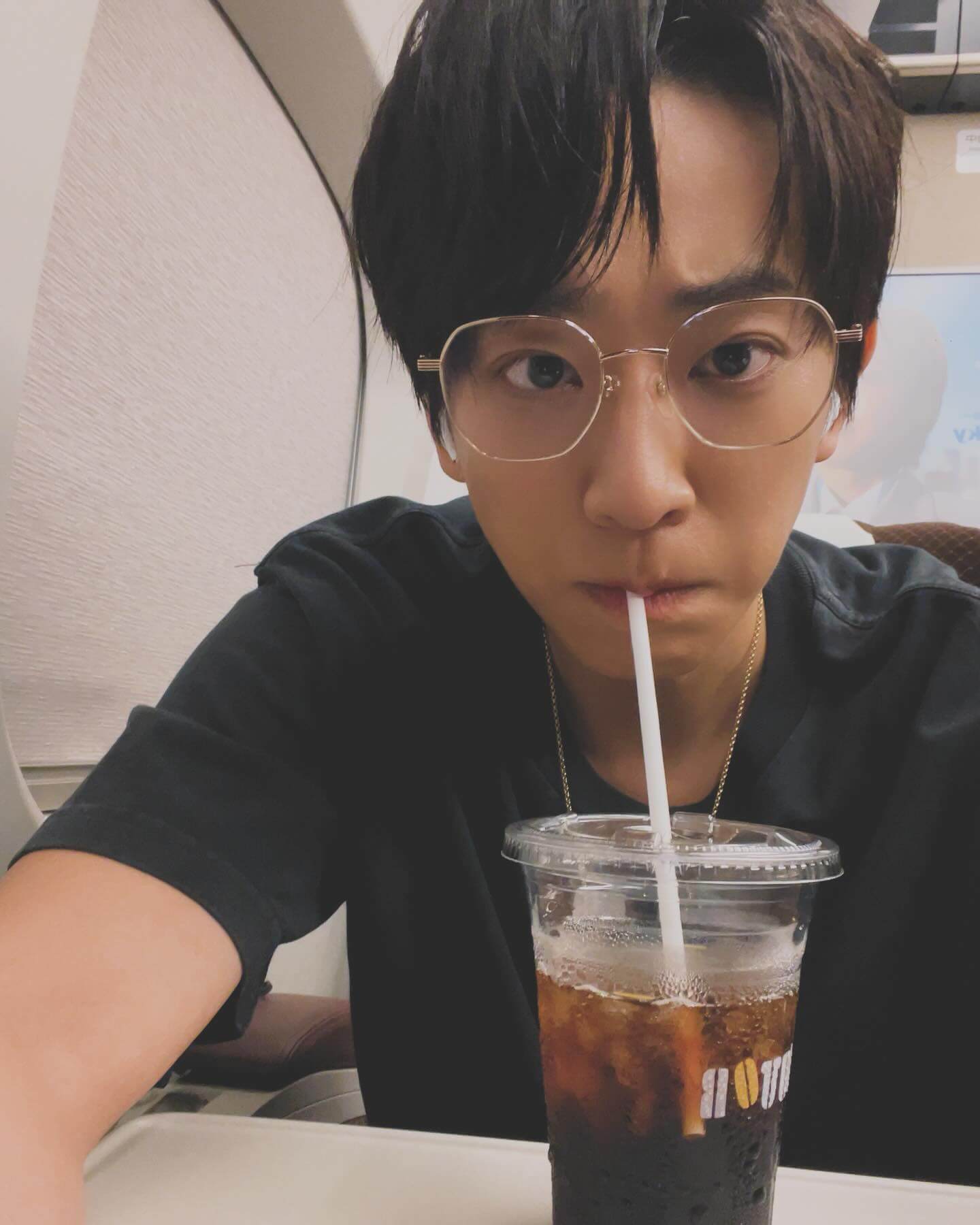 NEWS・小山慶一郎 新幹線でのあざとい自撮りショット公開！