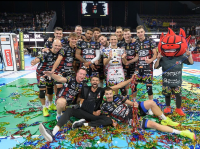 「開幕戦勝利おめでとう！！」海外リーグ挑戦中の大人気男子バレーボール選手の活躍に賞賛コメント殺到！