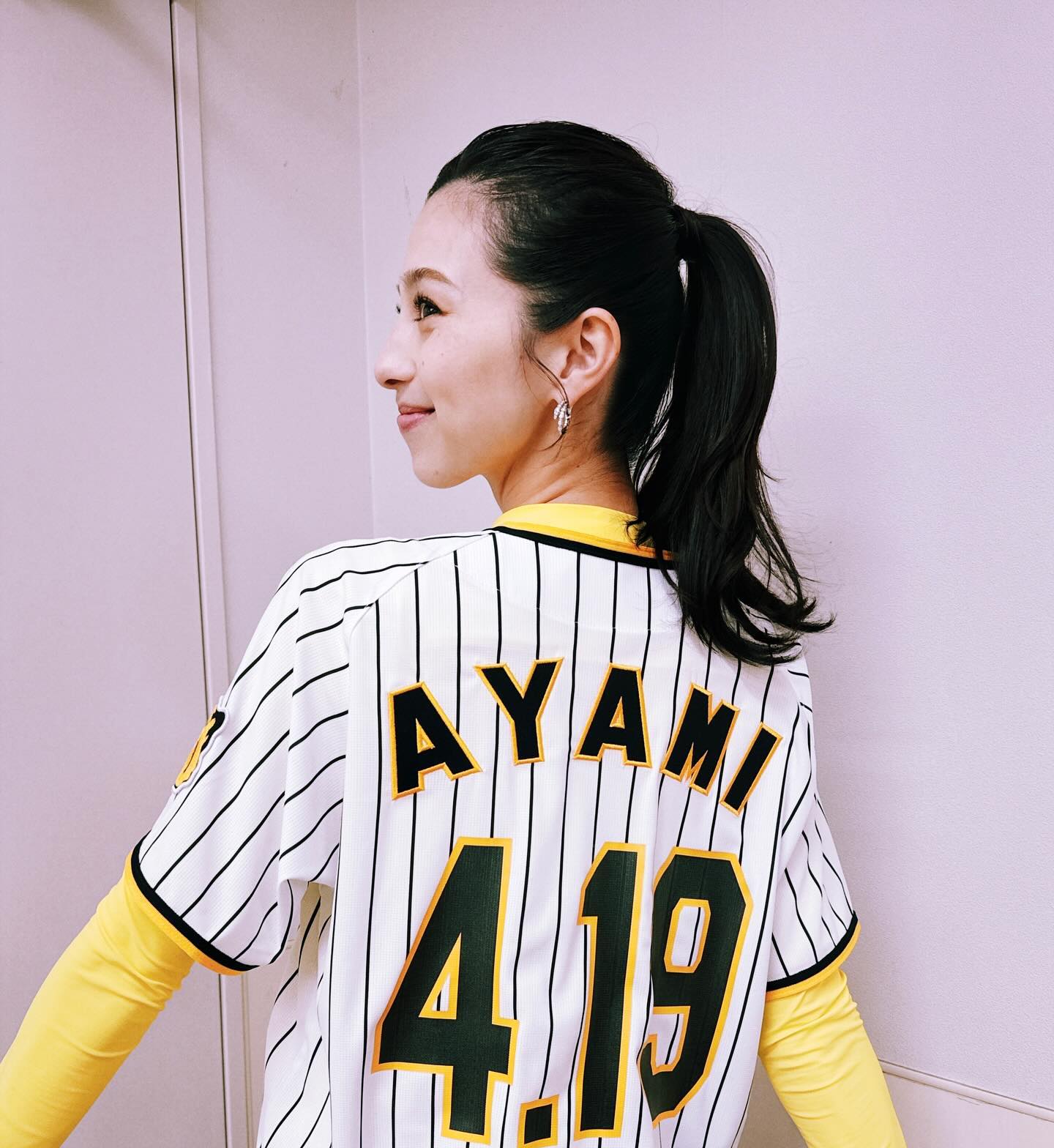 中条あやみが阪神の始球式に登場、果たして投球は??