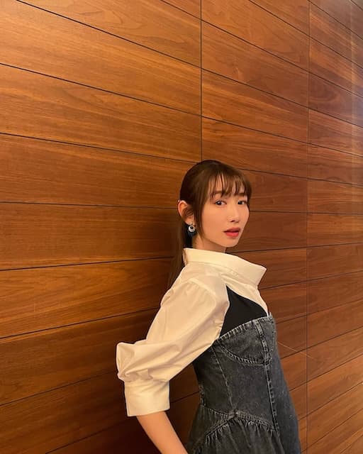 「デニムドレスにときめいた」岡本夏美のオフショットにファンからコメント続々