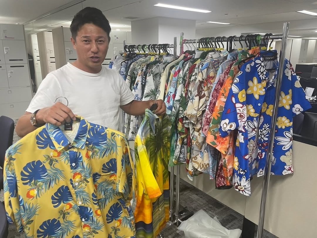 爽快！あの元プロ野球選手のアロハシャツ選びが話題に！夏の球界に彩りを！！