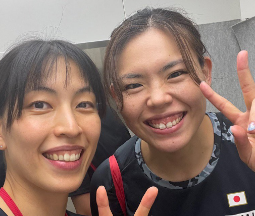 バレー美女2ショットが話題！笑顔が弾ける“仲良し全開ショット”にファン歓喜