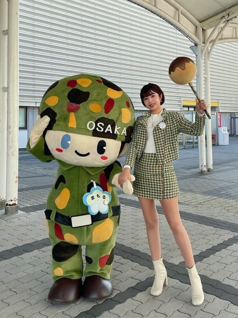 「かわいい子がいました」RQ 藤井マリーがあのマスコットキャラとの2ショットを投稿！ファン「美脚が目立つ、、」
