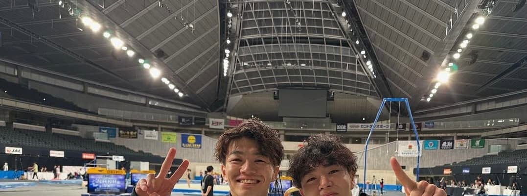 「指、真似できない笑」岡慎之助＆藤巻竣平、リラックスした笑顔2ショットにファン歓喜！