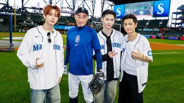 韓国の人気アイドルがイチローと対面 豪華ショットにファン大興奮
