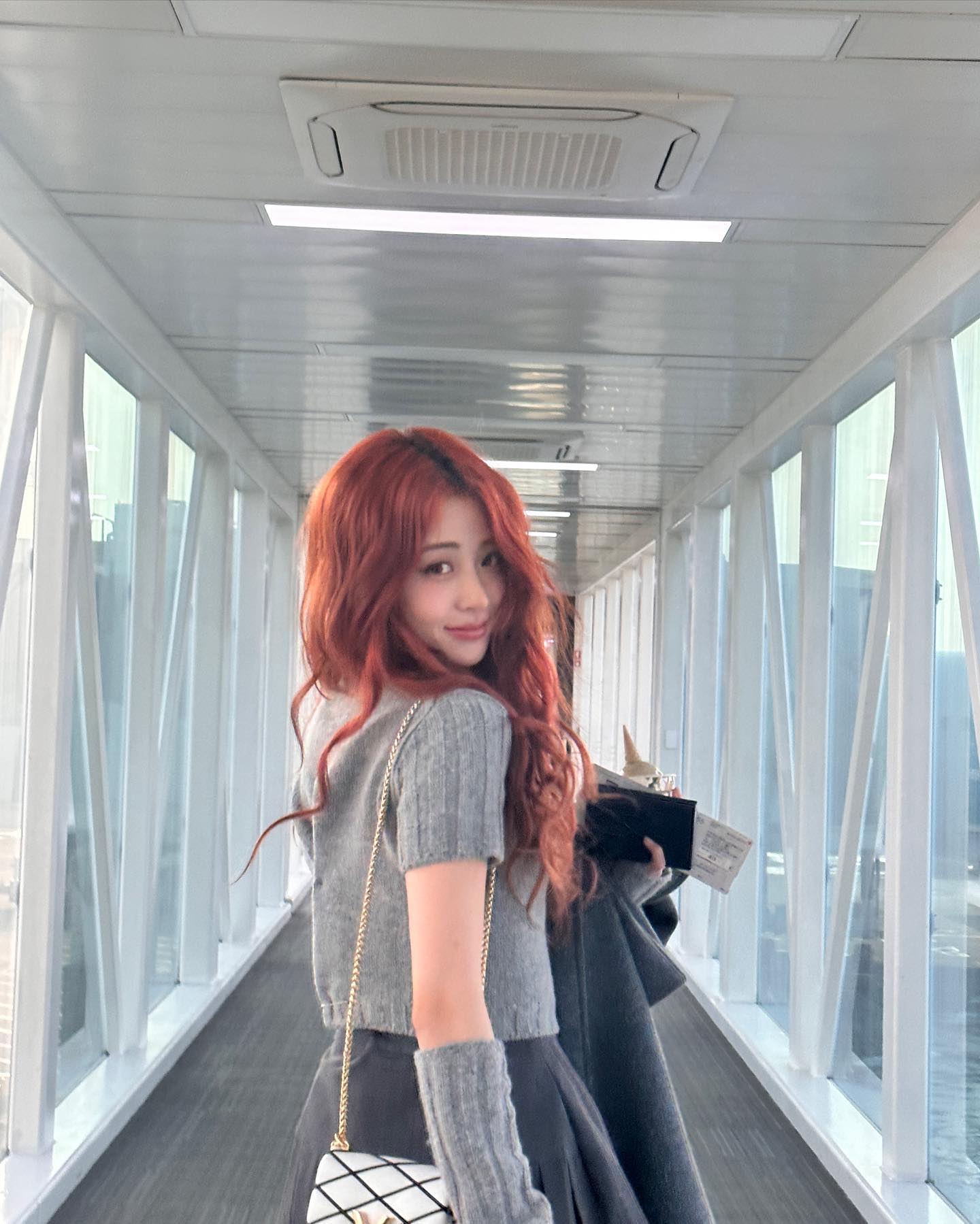 韓国大人気アイドルグループ唯一のアメリカ人!?ユンジンが最新ショットを公開!!