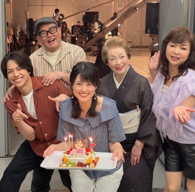 ハイヒール・モモコが中島アナの誕生日をお祝い！