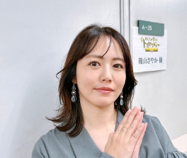 磯山さやか、衣装姿を披露！「ビタミンカラーで元気に生放送」