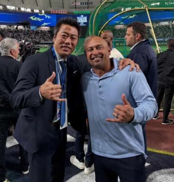 上原浩治がシェーン・ビクトリーノと2ショット！