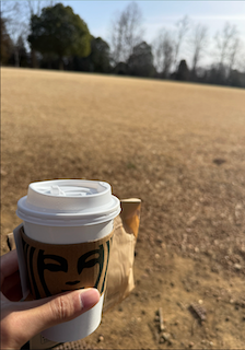 コーヒー片手に日和の午後　鵜澤飛羽が過ごした静かなオフ