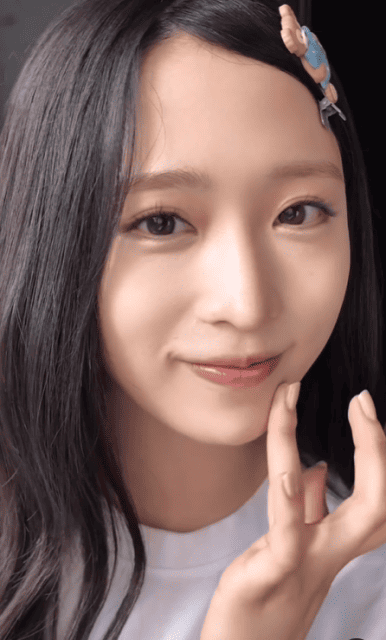 AKB48小栗有以「ドアップ激カワメイク動画」に心臓がもたないファン続出⁉︎