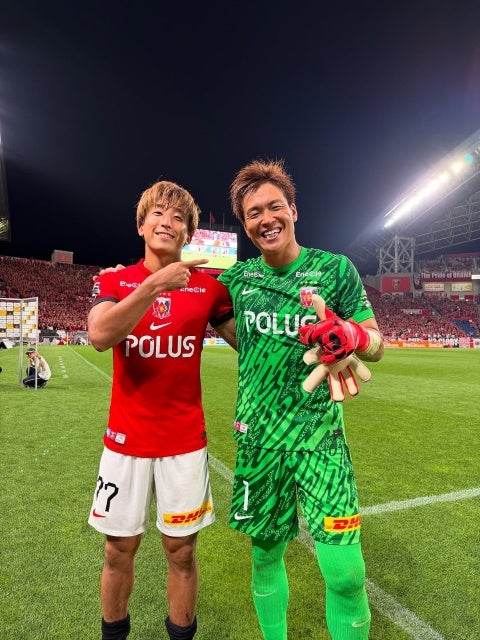 浦和レッズ、J1で2連勝。勝利を喜ぶ選手たちが見せた笑顔の共演