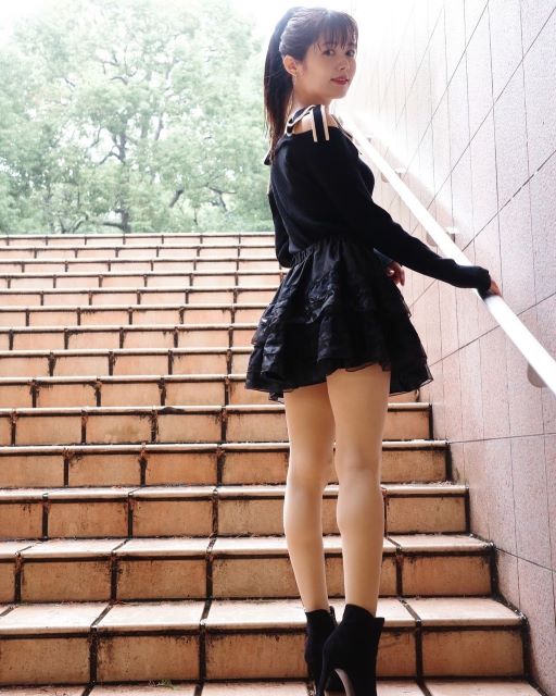 谷尻萌「ミニスカ×ポニテ」激カワショットにファンメロメロ⁉︎