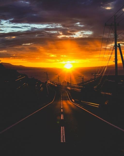 スザンヌ、地元にカフェスペースが完成！河内の夕陽写真とともに今日を迎えられたことへの感謝を綴る