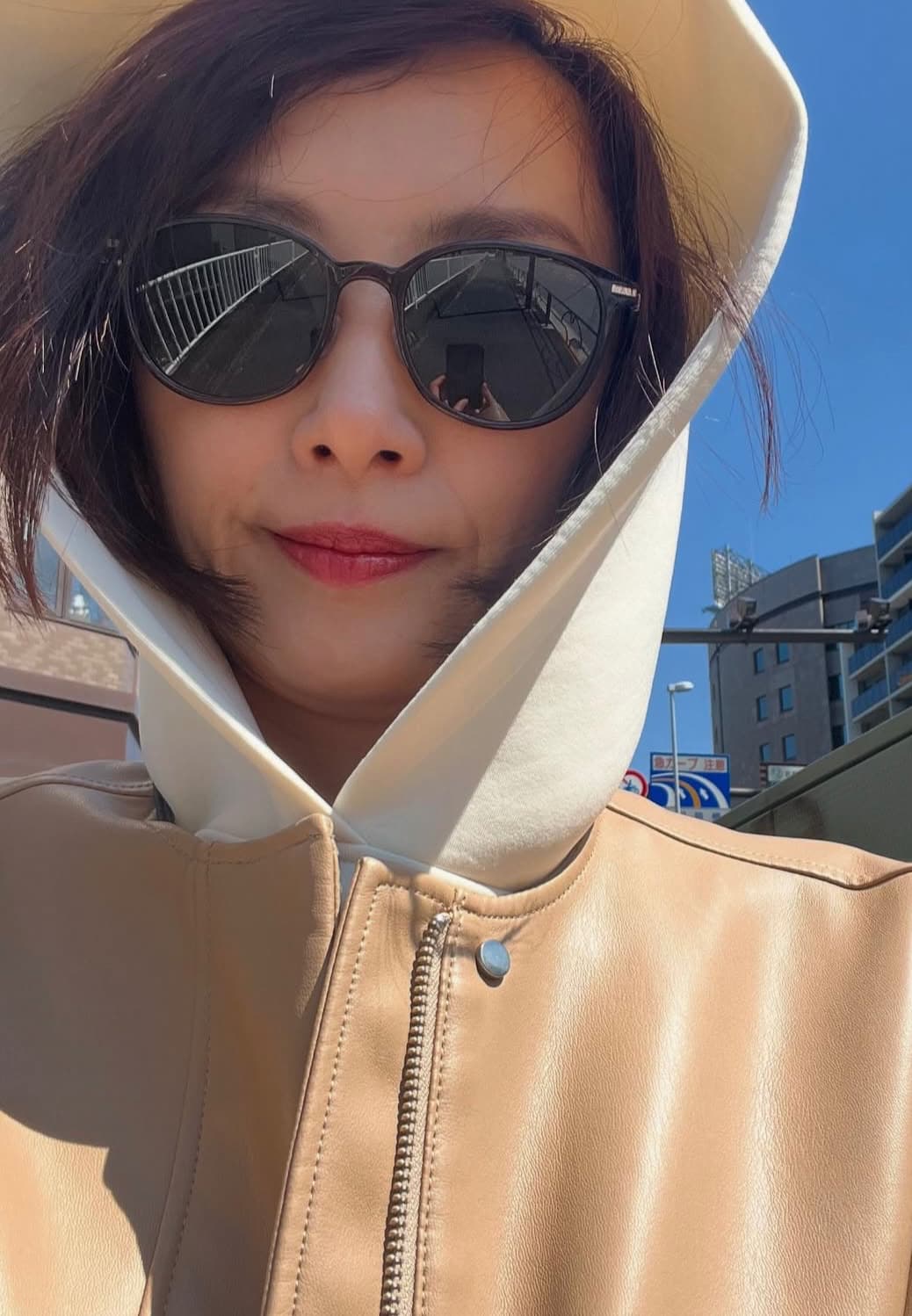 「ただの不審者(笑)」山口もえ、日傘を忘れた紫外線対策ショットが話題に！