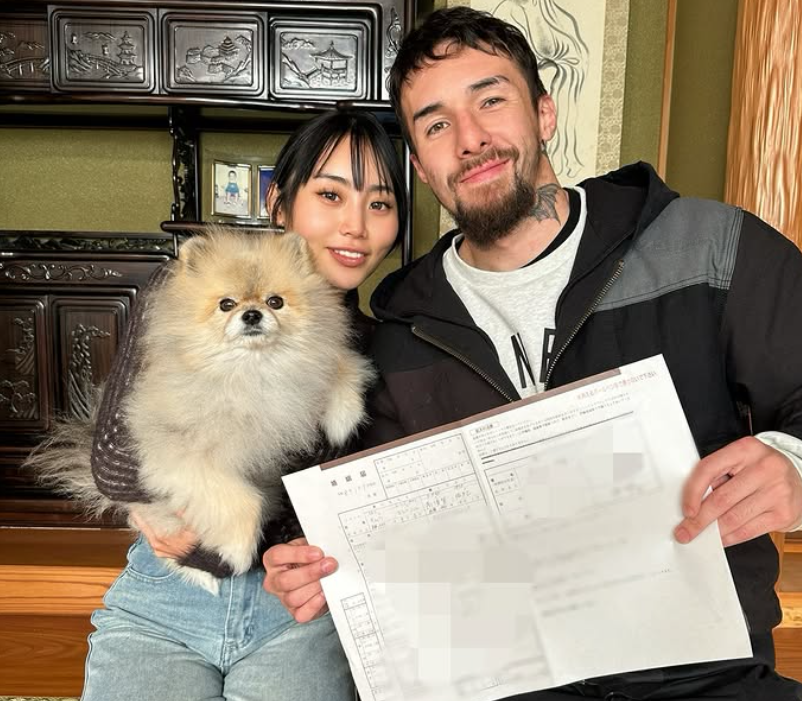 幸せあふれる報告…木村フィリップミノル、妻・愛犬とともに結婚を発表