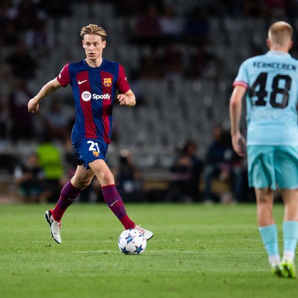 サッカーの神メッシを培ったバルセロナにとって絶対的存在であるフレンキー・デ・ヨング選手は魔術師と化す🪄