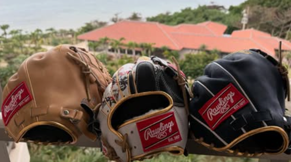 マリーンズ期待のリリーバーが今季のグラブを公開