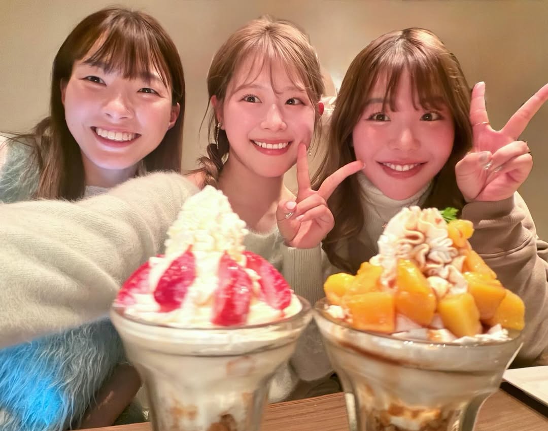 「幸せが詰まりすぎ」吉田鈴、事務所仲間とのスイーツ時間に反響　笑顔はじける3ショットが話題